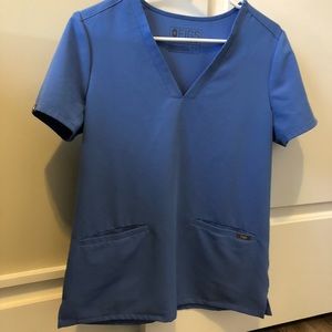 ❤️ FIGS scrub top